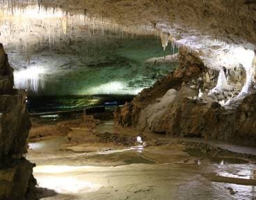 Explorez la Grotte du Grand Roc