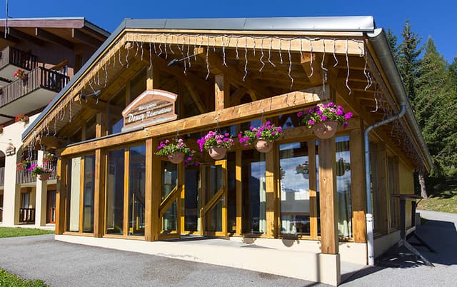 Carrousel image 1