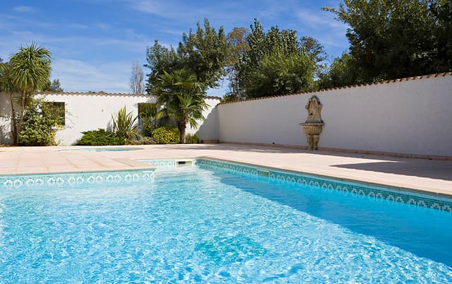 Résidence Carré Marine à Mandelieu la Napoule - Piscine