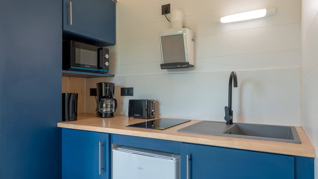 le-domaine-des-monedieres-meyrignac-l'eglise-chalet-perche-cuisine