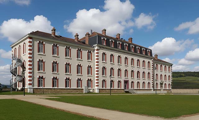 Carrousel image 1